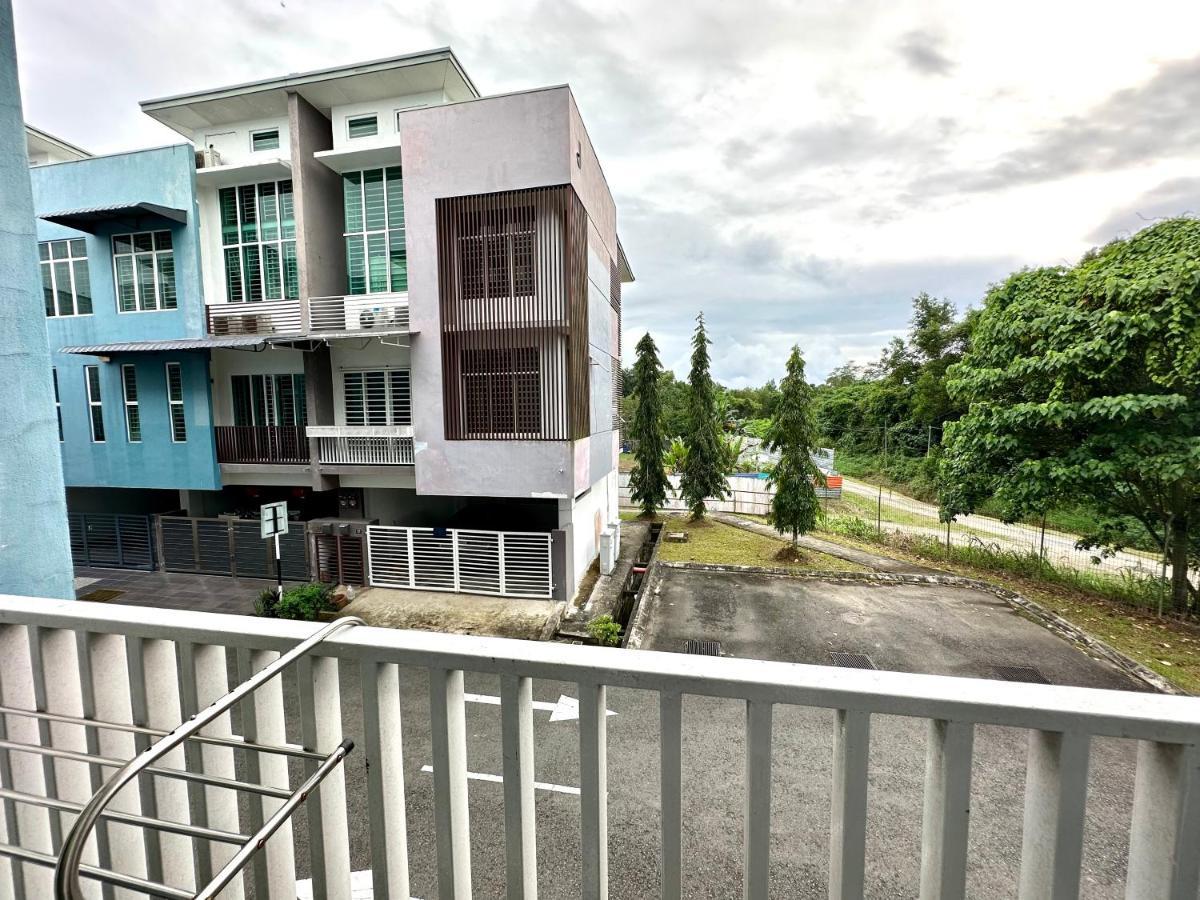 Springfield 3-Storey Cheerful Townhouse #Yoyo Homestay SDK Екстериор снимка