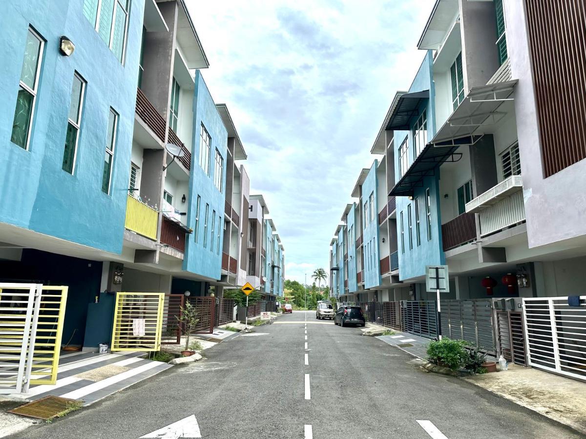 Springfield 3-Storey Cheerful Townhouse #Yoyo Homestay SDK Екстериор снимка